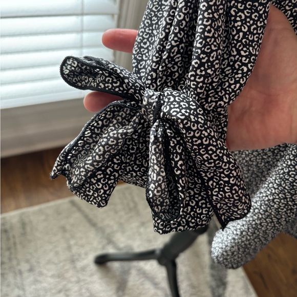 Tee For The Soul Boutique Blouse Womens 1X Black Tie Sleeves Top Shirt - Picture 9 of 15